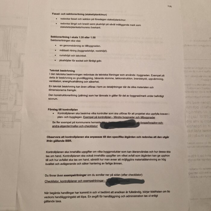 Textdokument med instruktioner för byggprojekt, inklusive sektioner om fasad- och sektionsritning, teknisk beskrivning och kontrollplanförslag.
