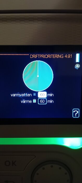 Värmepumpskärm med inställningar för driftprioritering; varmvatten och värme inställda på 60 minuter.