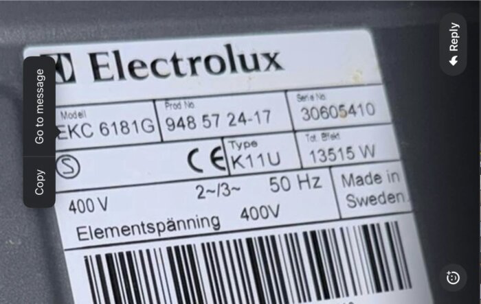 Etikett på Electrolux spismodell EKC 6181G med specifikationer, inklusive typ K11U, effektnivå 13515 W och tillverkad i Sverige.