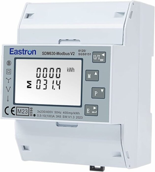 Smart elmätare Eastron SDM630-Modbus V2 med digital skärm som visar energiförbrukning i kWh, används för mätning i elsysteminstallationer.