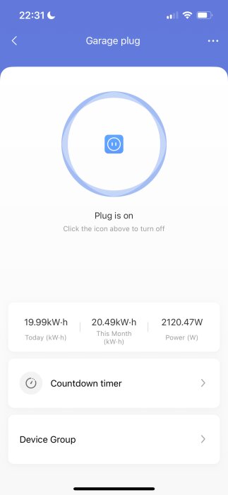 Skärmbild av app som visar energiförbrukning för garageuttag: 19.99 kWh idag, 20.49 kWh denna månad, 2120.47W effekt. Plug är på.