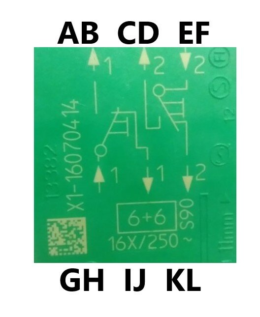 Diagram av en elektrisk komponent med pilar och symboler, text X1-16070414, och QR-kod.