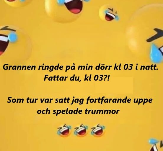 Text med emojis som skrattar och gråter av skratt, om en granne som knackar på dörren kl. 03, medan personen fortfarande spelar trummor.