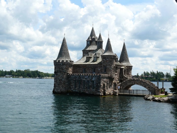 Boldt_Castle_power_house_2.jpg