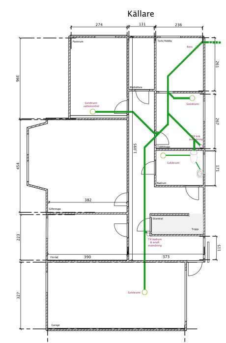 Planritning för källare med markerade avloppsrör och golvbrunnar, visande potential placering för radonsug bredvid avloppssystemet.