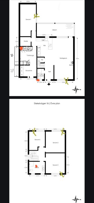 Planskiss av ett tvåvånings parhus med markerade platser för eventuella ventilationer i sovrum, vardagsrum och våtrum.