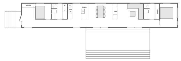 Skiss av en omgjord planlösning med garage, kök, duschar, garderober och en kamin, samt en idé om separat bastu på tomten.