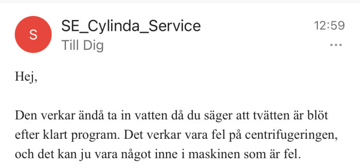 Ett e-postmeddelande från SE_Cylinda_Service som diskuterar problem med en tvättmaskins centrifugering, där tvätten är blöt efter avslutat program.