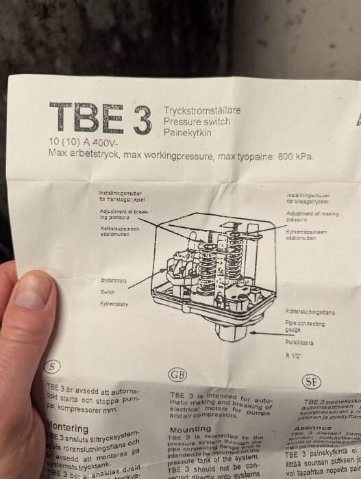 Manual för TBE 3 tryckströmställare med schematisk ritning och instruktioner om hur man justerar tryckinställningar.