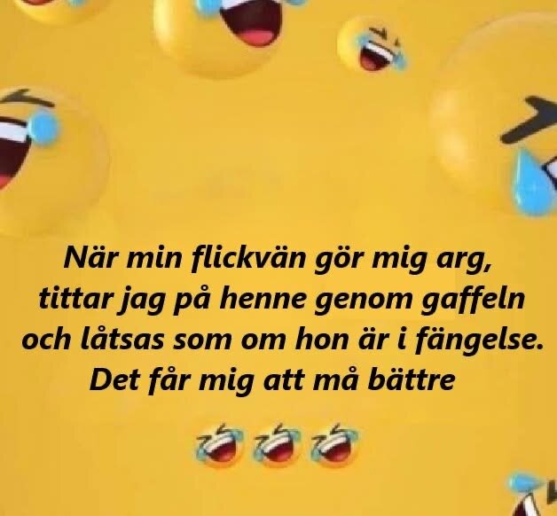 Gul bakgrund med skrattande emojis; text som beskriver ett humoristiskt sätt att hantera ilska mot flickvän.