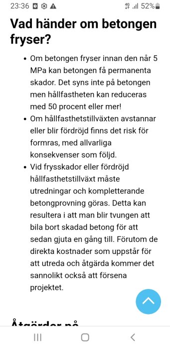 Skärmdump av text som diskuterar effekterna av frysning på betong. Innehåller information om reducerad hållfasthet och möjliga skador.