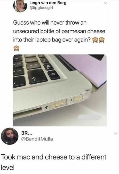 En laptop med parmesanost spillt i USB-portarna, med ett Twitter-inlägg som skämtar om händelsen.