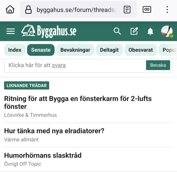 Byggahus.se diskussionsforumtrådar på en mobilskärm med ämnen som fönsterkarm och elradiatorer.