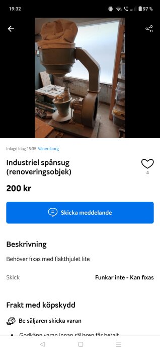 Industriell spånsug med påse och motor, står vid ett fönster i ett lagerutrymme, säljs som renoveringsobjekt.