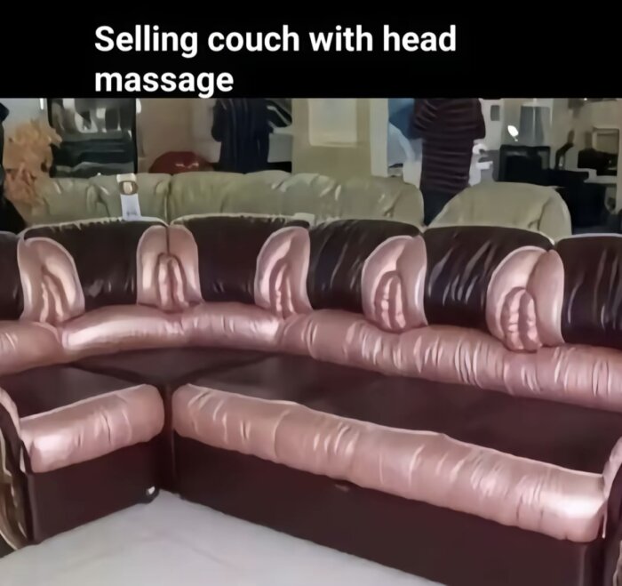 Brun och rosa hörnsoffa med huvudmassagefunktioner visas upp i butik.