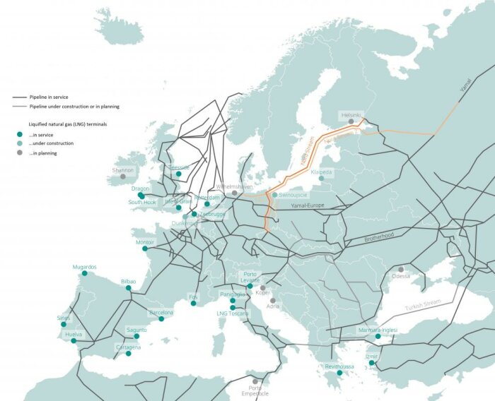 Karta över naturgasledningar och LNG-terminaler i Europa, visar pipelines i drift och under planering samt terminaler i drift, under byggnation och planering.