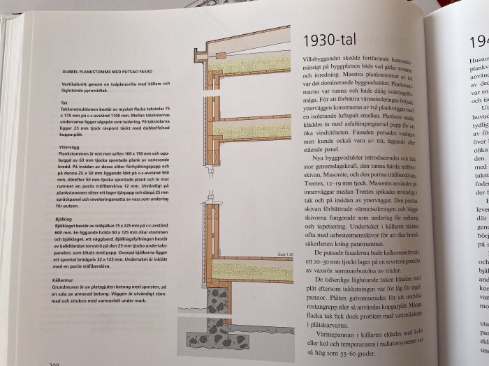 Bokuppslag med arkitektonisk illustration och text om byggtekniker från 1930-talet, inklusive plankstomme och isolering.