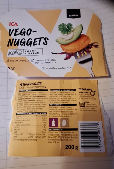 Förpackning till ICA vegonuggets av ärt- och veteprotein, 200 g. Vegansk produkt med järn och vitamin B12, tillagning och innehåll visas.