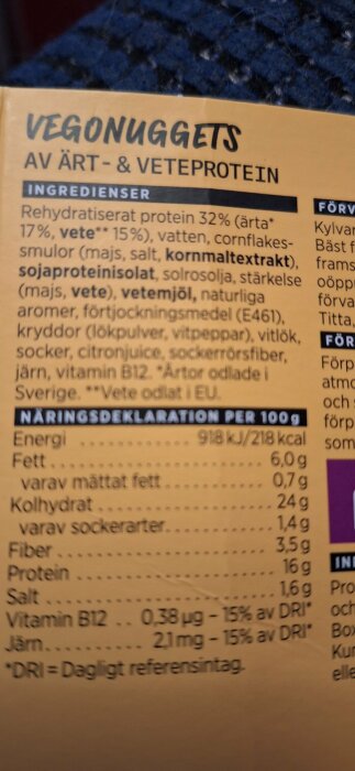 Förpackning med näringsinformation för vegonuggets av ärt- och veteprotein.
