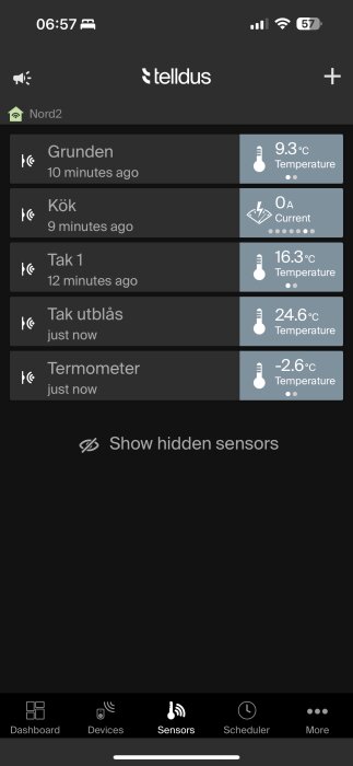 Skärmbild av Telldus appens sensorpanel som visar temperaturavläsningar från olika platser inklusive grunden, kök, tak och termometer.