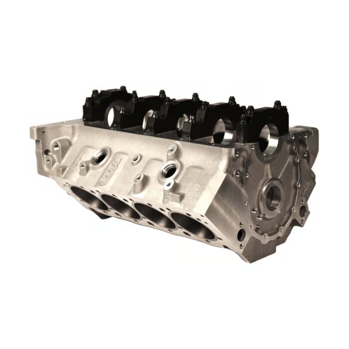 Aluminium motorblock för Small Block Chevy, visas i industriell belysning.