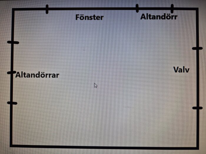 Planlösning av vardagsrum med fönster, altandörrar och ett valv som leder in till resten av huset.