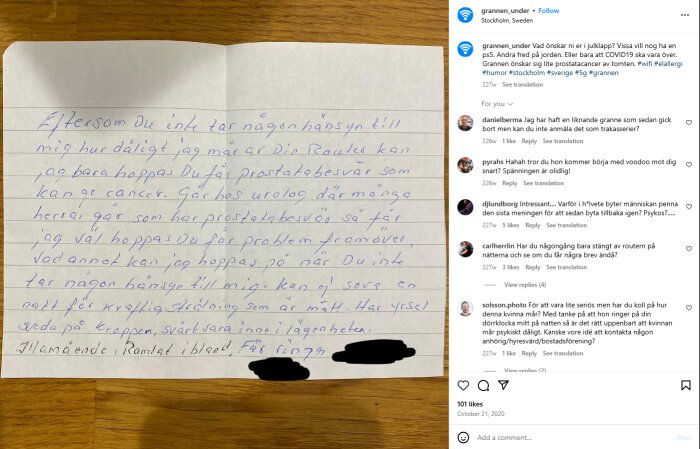 Handskriven lapp med ett klagomål. Texten handlar om hälsoproblem och konflikter mellan grannar. Delar av texten är censurerade.