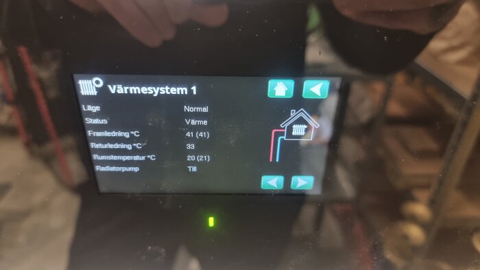 Display för värmesystem 1, visar läge "Normal", status "Värme", framledningstemperatur 41 °C, rumstemperatur 20 °C, radiatorsymbol.