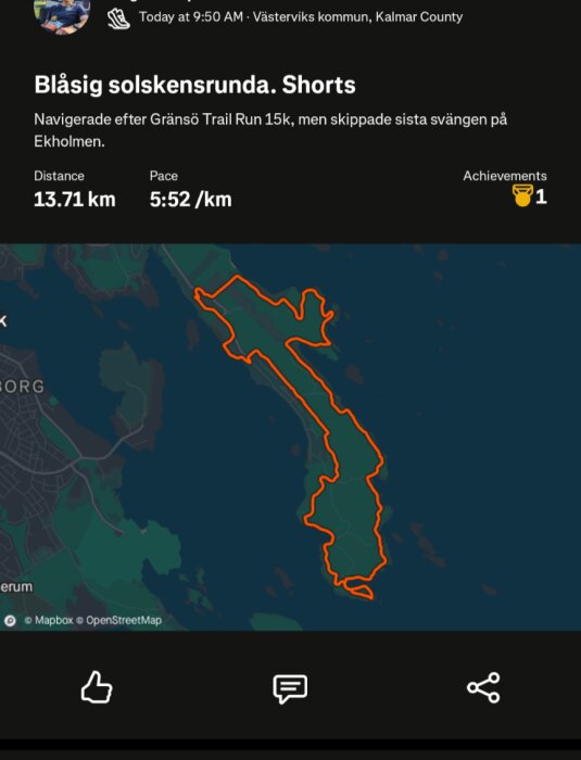 Karta som visar en löprunda på 13,71 km längs en kustrutt i Västervik, med ett tempo på 5:52 per km markerat i orange.