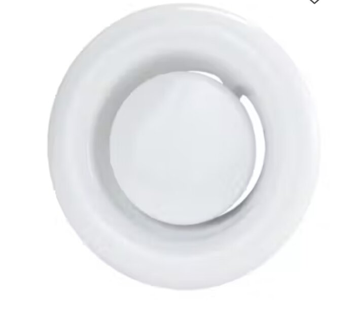 Vit rund ventilationsfläkt i taket, potentiellt en frånluftsventil i badrummet.