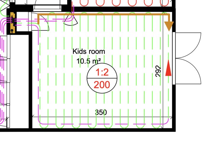 Golvvärmeritning för barnrum, 10,5 m², med gröna och rosa rördragningar samt markeringar för spårspån och vändskivor.