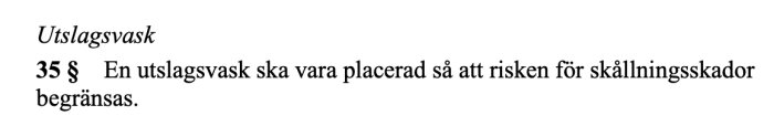 Text från Boverkets föreskrifter om utslagsvask, § 35: "En utslagsvask ska vara placerad så att risken för skållningsskador begränsas.