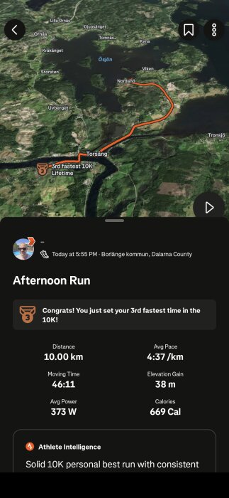 Karta över en löprunda vid Torsång, 10 km lång med en snitthastighet på 4:37/km. Information om tiden 46:11 och kaloriförbrukning, 669 Cal.