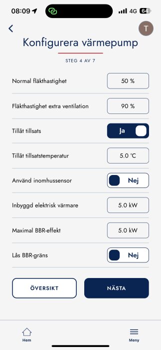 Konfigurera värmepump med inställningar för fläkthastighet, tillsatstemperatur vid 5°C, och inbyggd värmare på 5 kW, läge steg 4 av 7.