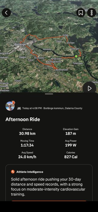 Satellitkarta med en cykelrutt markerad i orange runt Borlänge. Statistik visar 30,98 km distans, 24 km/h snitthastighet och 827 kalorier.