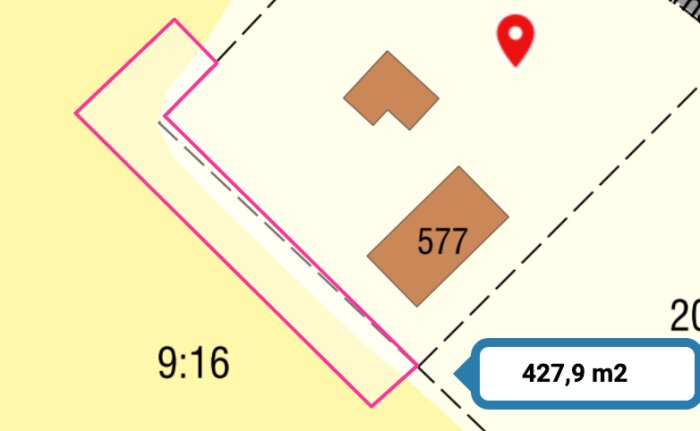 Kartvy över tomt med markering av en del på 427,9 m² som föreslås bli del av ett småhusområde, markerad med rosa linje.