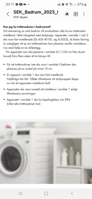 Bild av en tvättmaskin i ett badrum, del av diskussion om fast installation som uppfyller standarder för att placeras säkert i våtrum.