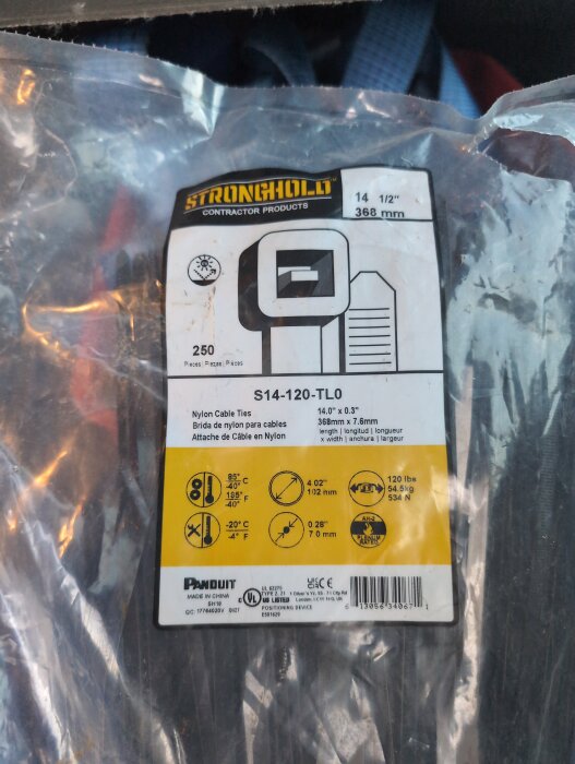 Förpackning med kraftiga buntband av märket Stronghold, specifikationer på etikett: 14" x 0.3", maxlast 120 lbs, 250 st i påse.