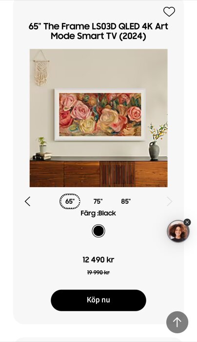 Samsung 65" The Frame LS03D QLED 4K Art Mode Smart TV (2024) visas på väggen med blommotiv; erbjuds för 12 490 kr, nedsatt från 19 990 kr.