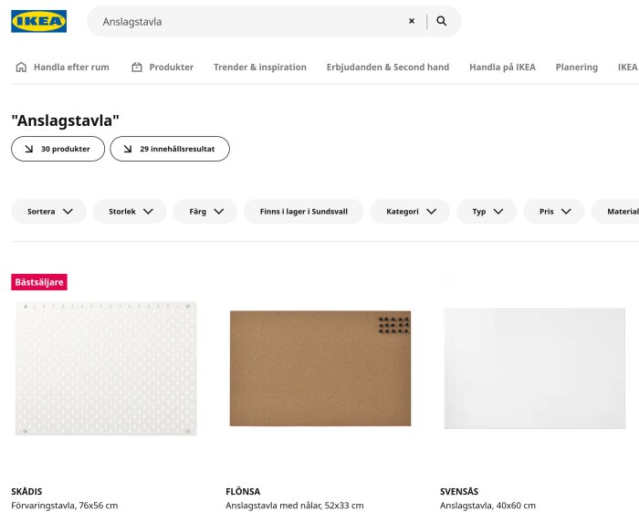 Ikeas webbplats visar anslagstavlor, inklusive modeller Skådis, Flönsa och Svensås i olika storlekar och färger.