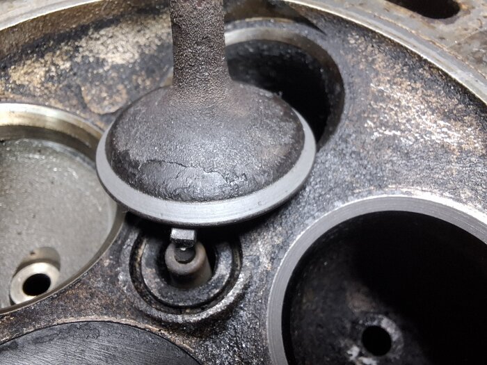 Ventilsäte efter slipning i en motor.