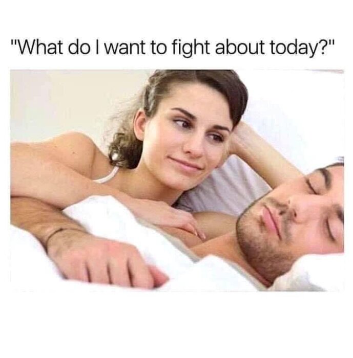 En kvinna ligger vaken och tittar på en sovande man i sängen, med texten "What do I want to fight about today?
