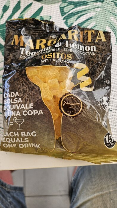 Förpackning med alkoholhaltigt godis, Margarita smak, med text "Each bag equals one drink" och "15% alc.vol".