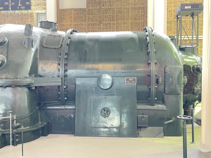ASEA-generator 36 MVA, del av gammal turbin, Öresundsverket kraftverk.
