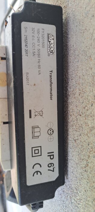 Transformator från Meec Tools med specifikationen 100-240V, 50/60Hz, 32V DC, IP67, s/n 2153747 2017.