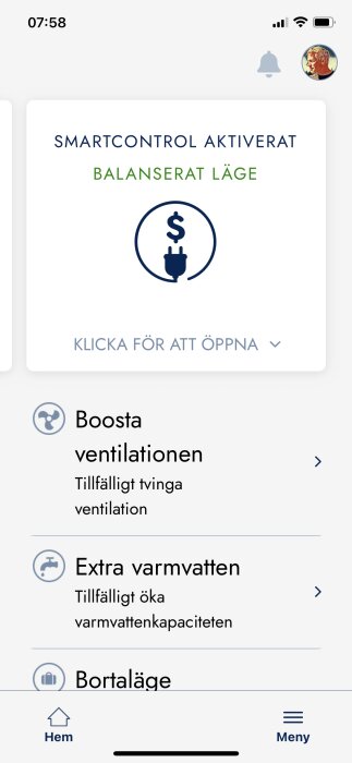 Smartcontrol aktiverat, balanserat läge, med symbol för sparsam energianvändning och möjlighet att boosta ventilation eller extra varmvatten.