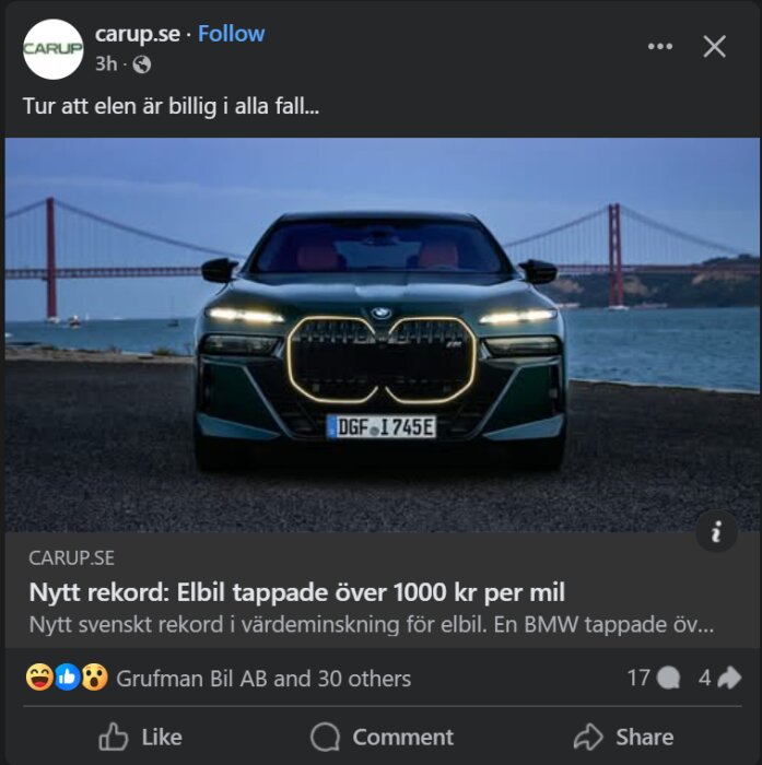 Elektrisk BMW framför bro i skymning, med registreringsnummer DGF 1745E.