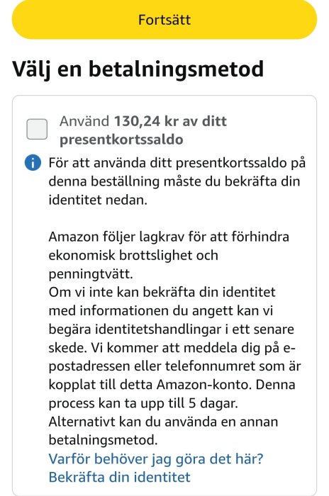Varningsmeddelande om att bekräfta identitet för att använda presentkortssaldo på Amazon, beskriver processen och skäl för krav på identitetsverifiering.