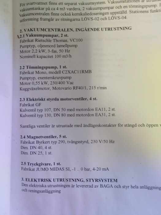 Inventarielista över vakuumcentralens utrustning inklusive vakuumpumpar, tömningspump och ventiler.