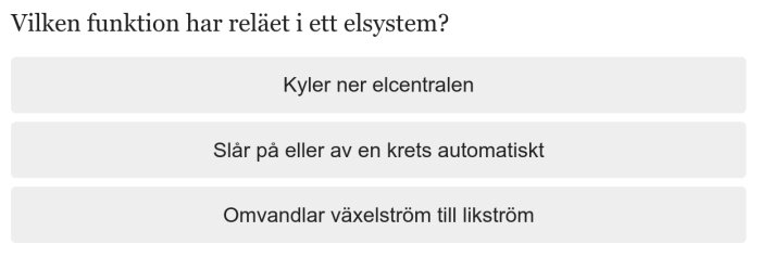 Fråga med tre svarsalternativ om ett reläs funktion i elsystem: kylning, automatisk av/på-slåning av krets, omvandling av växelström till likström.